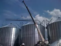 ¿Qué es un silo? Soluciones de infraestructura para la industria agrícola 1 En la industria agrícola y agroalimentaria, la infraestructura adecuada desempeña un papel crucial en el almacenamiento y la conservación de los productos. Uno de los elementos clave en este aspecto es el silo.